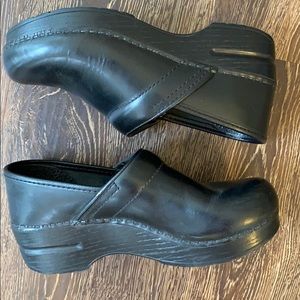 Dansko clogs black sz 36 like new